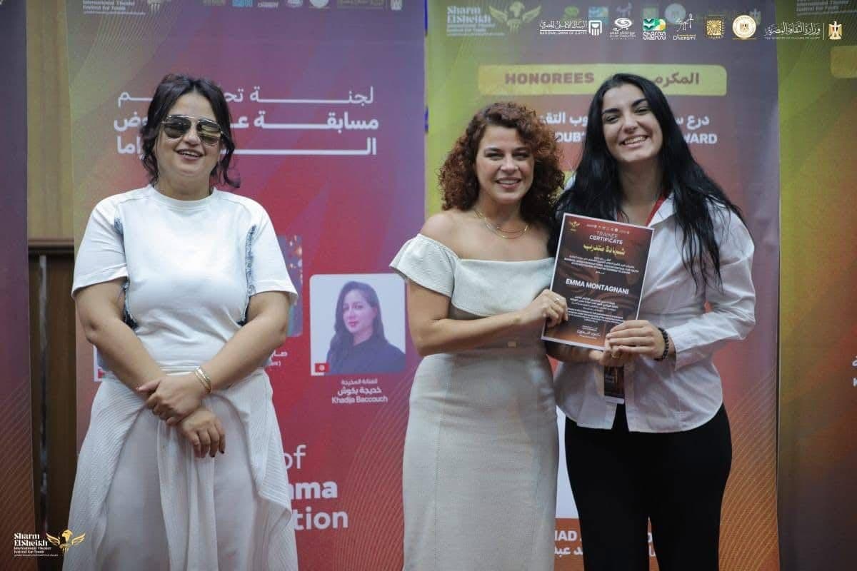 منى هلا - تجربة مسرحية وتمثيلية